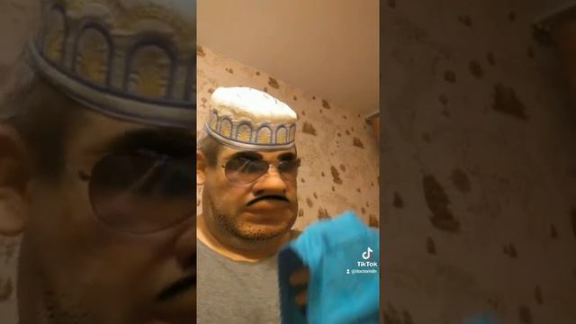 зачем она засунула свои грязные трусы мне в карман