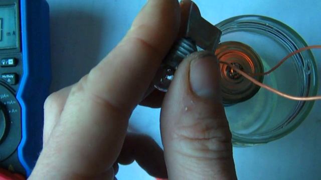 Самодельные мощные батарейки из подручных средств (реставрация батареек) смотреть онлайн