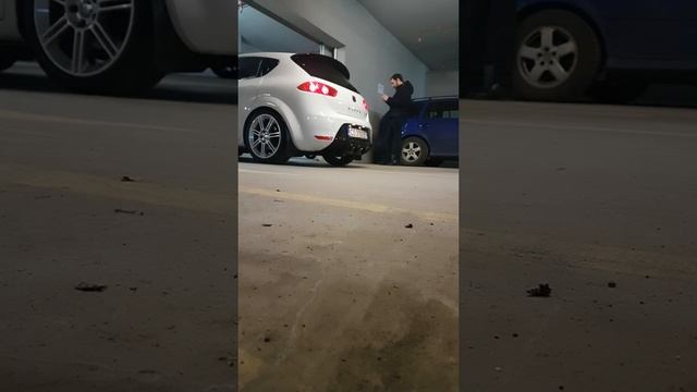 Leon Cupra 2.0 TFSI 0.6 bar launch control смотреть онлайн