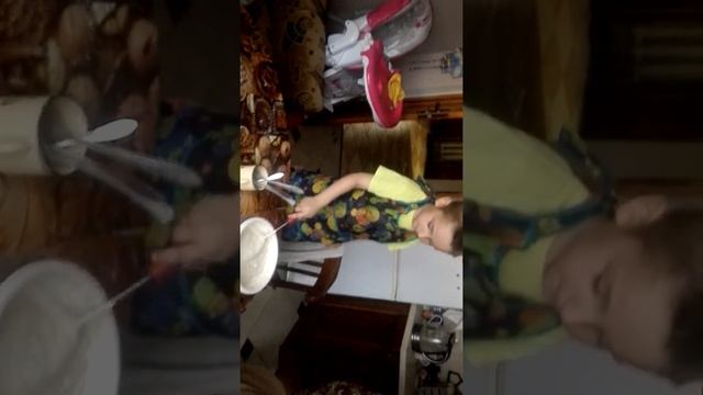 Повар готовит блинчики) смотреть онлайн