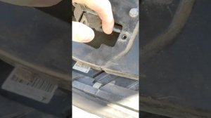 как открыть капот мерс W 221