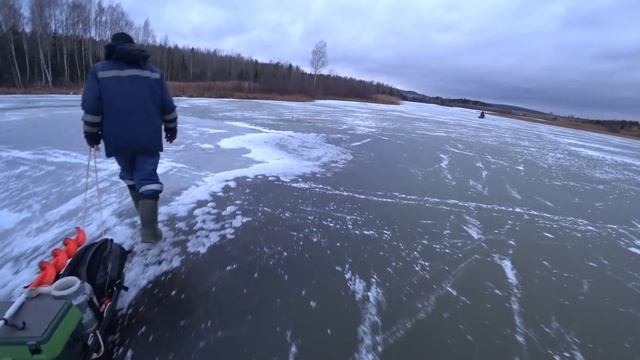 Первый лёд 2021-2022! Оставил жерлицы на ночь. Утренняя проверка. Зимняя рыбалка. смотреть онлайн