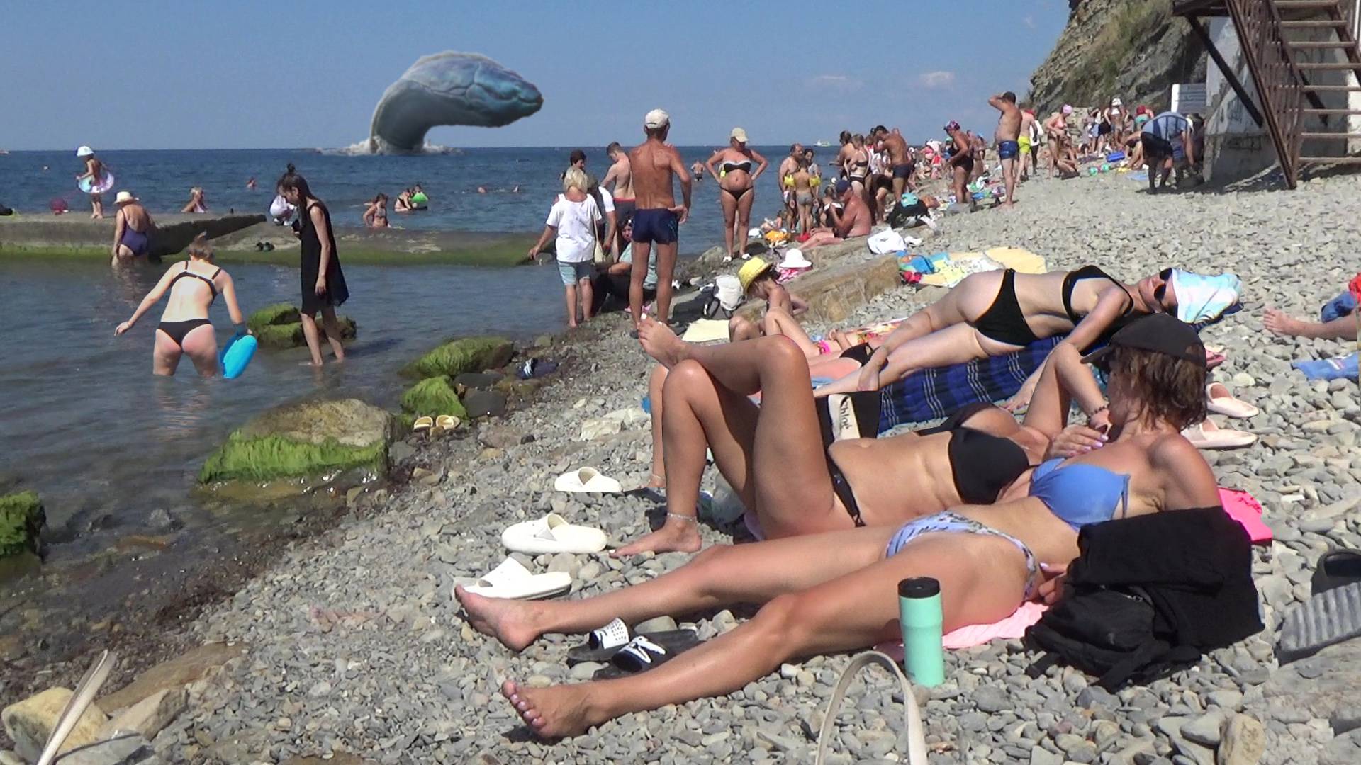 Анапа 18 августа - Пляж на Высоком берегу. Морской змей. Без комментариев смотреть онлайн