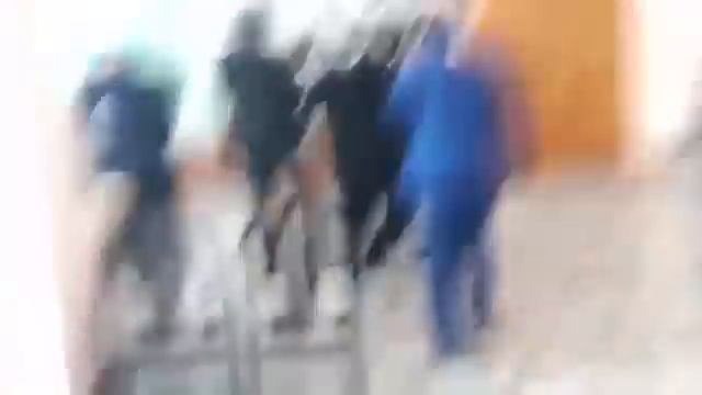 РАБОТНИКИ ВОРВАЛИСЬ В АКИМАТ СЕМЕЯ! смотреть онлайн