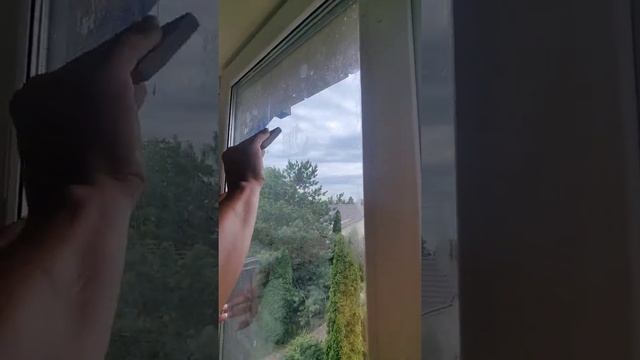 Защита окон в военное время. Установка защитной плёнки на окна. смотреть онлайн