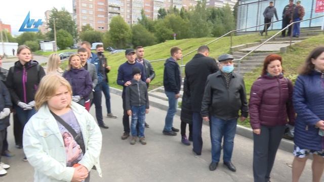 Аллею Дружбы засадили рябинами и спиреей иволистной смотреть онлайн