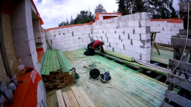 Пол второго этажа в доме из газобетона своими руками. Антисептирование древесины. смотреть онлайн