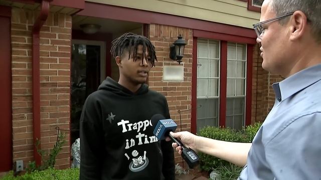 Guy regrets sucker punching random strangers at Houston-area park смотреть онлайн