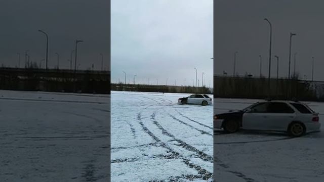 Subaru против снега. Турбо мотор и полный привод в действии. смотреть онлайн