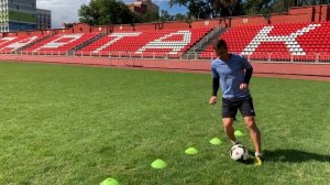 ТОП 10 УПРАЖНЕНИЙ С ФИШКАМИ / ФУТБОЛЬНЫЕ УПРАЖНЕНИЯ НА ТЕХНИКУ / КОНТРОЛЬ МЯЧА В ФУТБОЛЕ