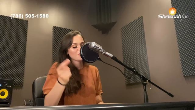 "Mon Meilleur Ami"| "The Anthem"| Simiane Brahy | French & English Worship Medley смотреть онлайн