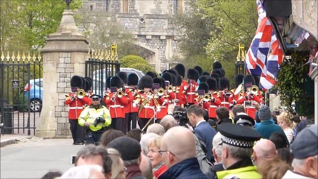 The Band Of The Irish Guards. Changing The Guard at Windsor Castle 22 April 2016 смотреть онлайн