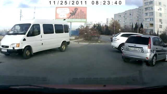 Белая Мазда CX7 CH2662AE создает авар.ситуацию смотреть онлайн