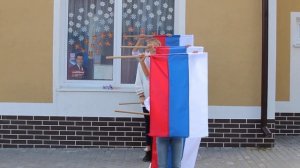 Танец с флагами под песню "Вперед Россия"