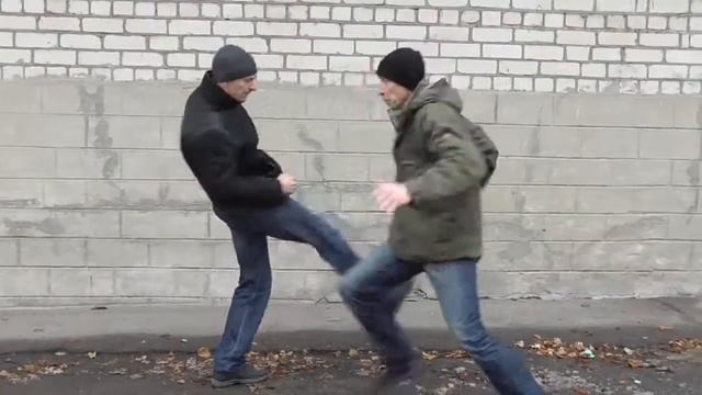 РУКИ ПРОТИВ НОГ 1 МУЖСКАЯ САМООБОРОНА смотреть онлайн