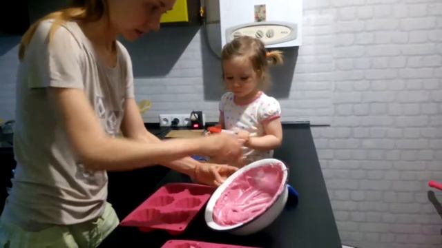 Софийка печет кексы на день рождения смотреть онлайн