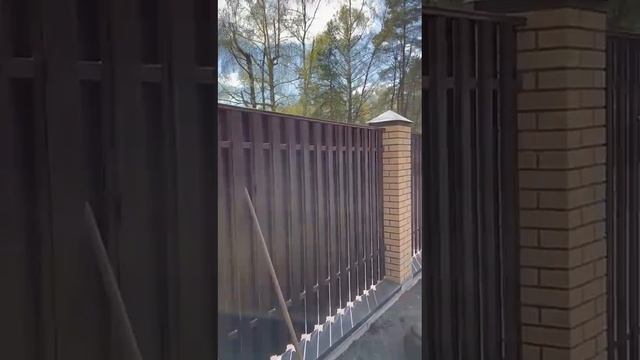 Металлический штакетник в шахматке Ral-8017/8017 смотреть онлайн