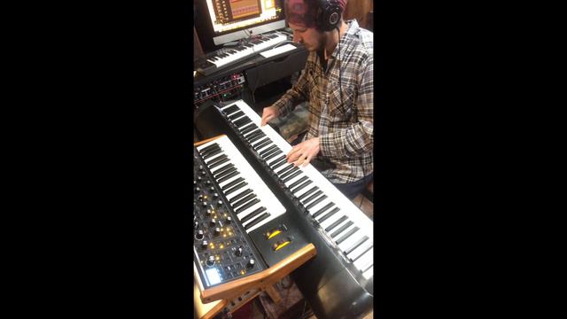 Jazz Modal Jam in D - Moog Subsequent 37 and Korg SV-1 смотреть онлайн