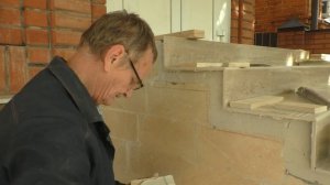 Укладка керамогранита на ступени .