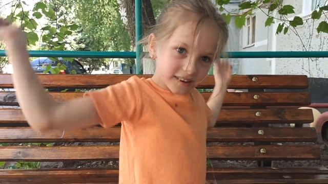 ВЛОГ. Детское видео. Запускаем воздушного змея. Курахово. смотреть онлайн