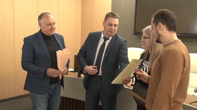 Во Владимире денежные субсидии на улучшение жилищных условий получили 18 семей смотреть онлайн