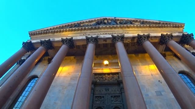 Вечерняя прогулка возле Исаакиевского собора в Санкт-Петербурге. смотреть онлайн