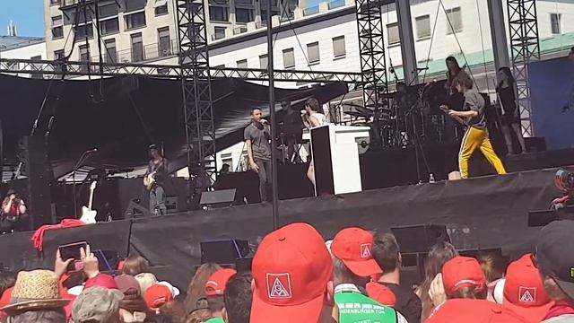 Demo IGM in Berlin am Brandenburger Tor смотреть онлайн