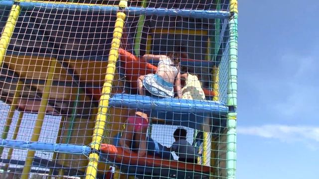 Бердянск, коса, пляж "Лагуна" смотреть онлайн