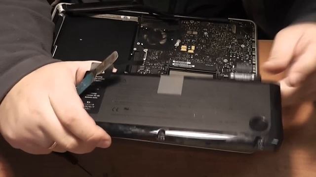 Ремонтируем Apple MacBook Pro (залитый) Часть - 1 разборка - Обзор смотреть онлайн