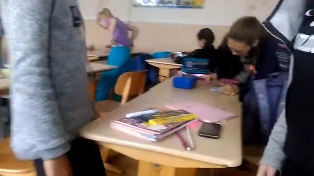 Как переодеваются малявки. смотреть онлайн