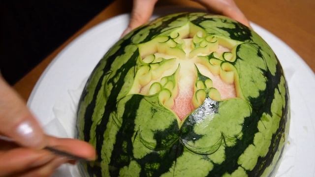 How to make a Cupid's arrow Watermelon Carving / FCL Team смотреть онлайн