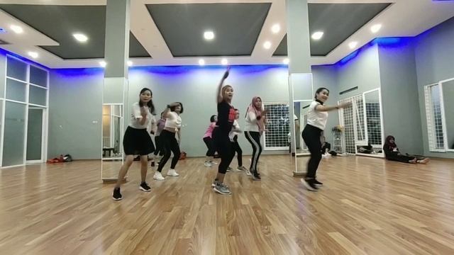 ZUMBA fitness | Vente Paca | Ricky Martin | Zin Anita Suzana смотреть онлайн