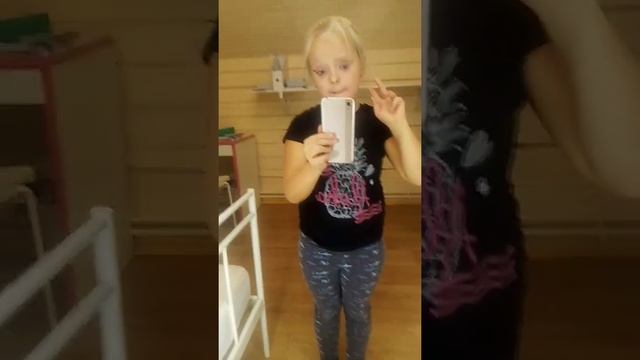 поставте лайк девочке которая САМА сделала макияж смотреть онлайн