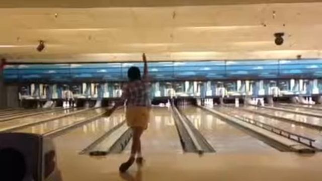 This Crazy Bowling strike смотреть онлайн