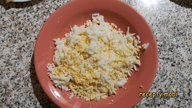 Салат «Лисья шубка» с селедкой и грибами смотреть онлайн