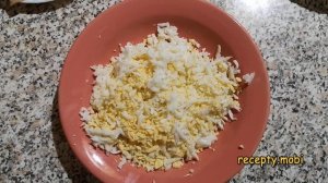 Салат «Лисья шубка» с селедкой и грибами