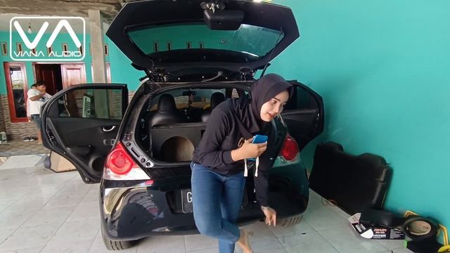 proses custom audio mobil Brio model SQL|| Keren Coyy смотреть онлайн