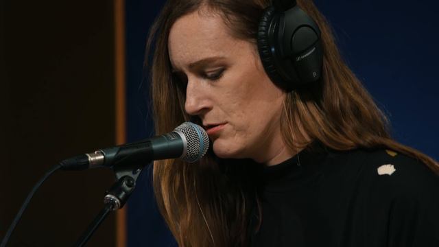 Laura Gibson - Tenderness (Live on KEXP) смотреть онлайн