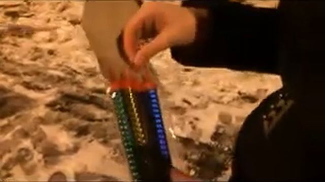 Хлопаем плопушки/ зажигаем бенгальские огни/ зажигаеи холодное пламя цветное и не цветное смотреть онлайн