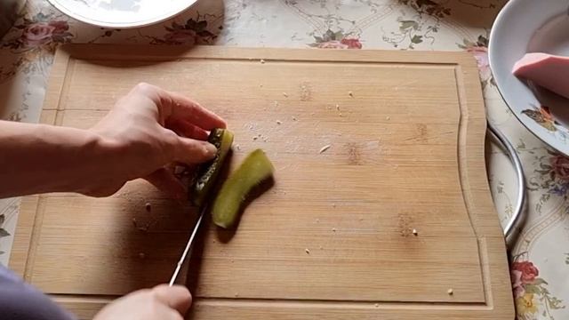 ПРАВИЛЬНЫЙ Cалат Оливье — советская классика! смотреть онлайн