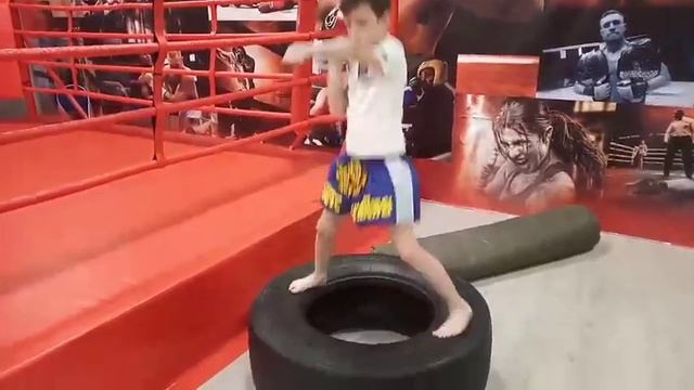 Тренировка на укрепление ног, развития координации и техники. Школа Муай тай СИАМ. Yarmola Gym смотреть онлайн