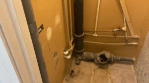 Первые 2 дня ремонта в ванной и туалете за 12 минут.