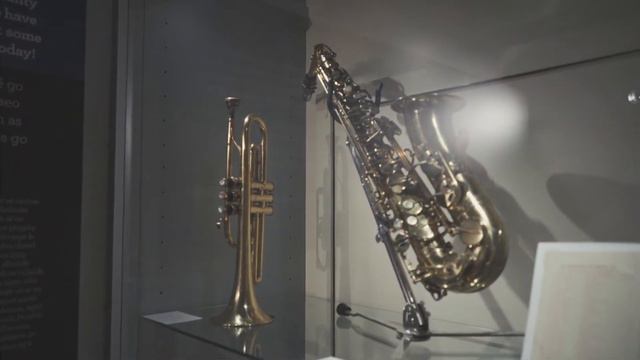 Heroes - David Bowie by Uproar Rock Chorus смотреть онлайн