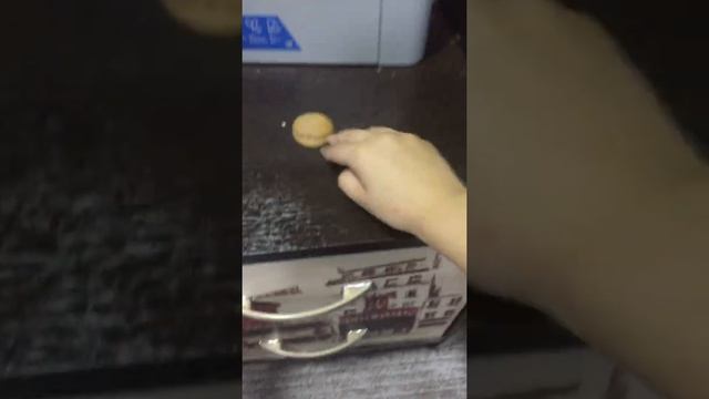 Сломал 2 грецких орехов без нечего смотреть онлайн