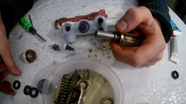 Ремонт главного тормозного цилиндра Таврия 1102, 1103, 1105. Разборка, сборка, замена ремкомплекта смотреть онлайн