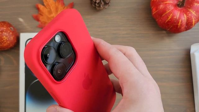 Red Apple Silicone Case for the iPhone 14 Pro - Unboxing and Hands-On смотреть онлайн