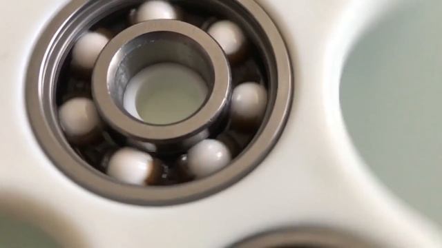 L'OBJET LE PLUS SATISFAISANT DU MONDE ! (hand spinner) смотреть онлайн