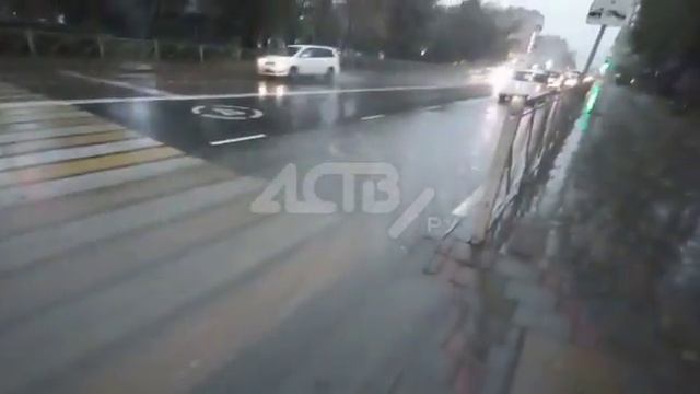 Дороги в Южно-Сахалинске 4 октября превратились в реки смотреть онлайн
