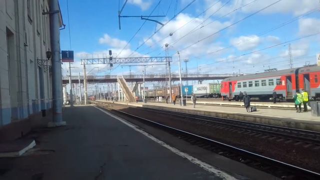 Прибытие ЧС7-086 с поездом 119 Саранск - Москва, электропоезд ЭД4М-0225 смотреть онлайн