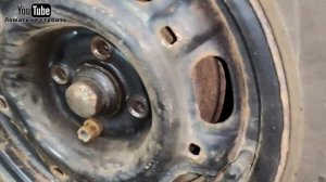 КАК СНЯТЬ ПРИКИПЕВШИЕ КОЛЕСА С МАШИНЫ ? Снимаем колесо, которое не снимается ?